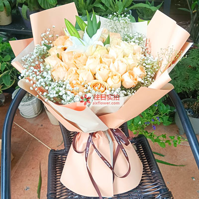 贵港33朵香槟玫瑰百合，心里永远是你