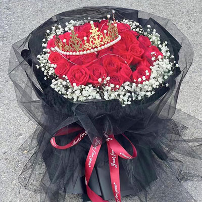 贵港33朵红玫瑰满天星皇冠,爱情圆满